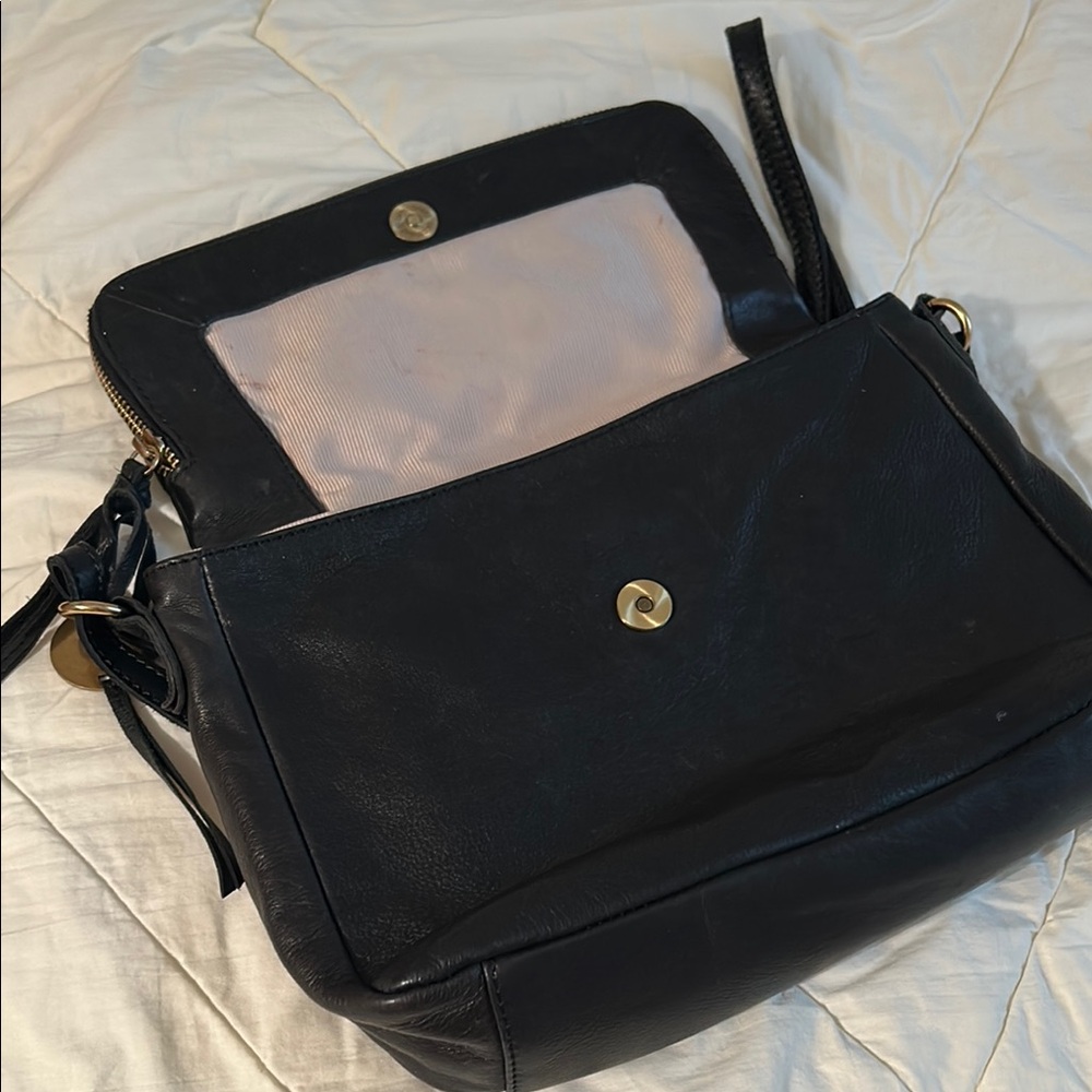 Margot NY genuine leather Black Crossbody Bag with Adjustable Strap - Picture 3 of 9